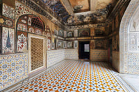 Agra Fort、I'timād-ud-daulahからMehtab Bagh Expressチケット - Housity
