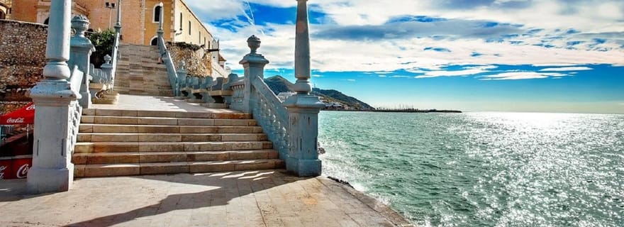 Sitges : Excursion en voilier + visite à pied et visite de la cave à vin