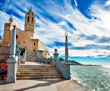 Sitges: Segelboottour + Rundgang und Weinkeller-Tour
