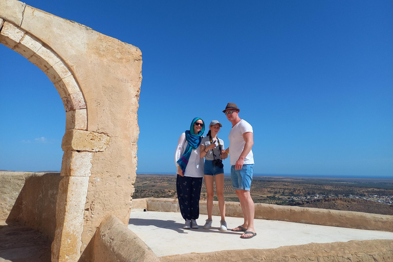 Tunis: Ur tiden Berberbyarna Tekrouna och Zriba Alia