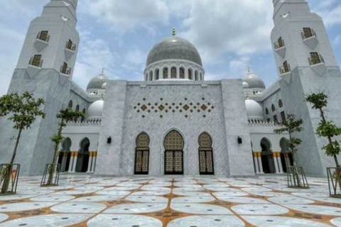 Surakarta : Full-Day Highlights Tour – All Inclusive Surakarta : Full-Day Highlights Tour - All Inclusive