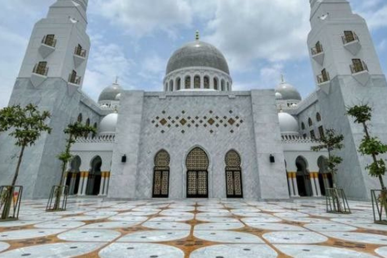 Surakarta : Full-Day Highlights Tour – All Inclusive Surakarta : Full-Day Highlights Tour - All Inclusive