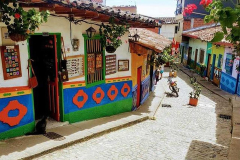 Medellín : Excursion à Guatapé et à la ferme de caféGuatapé &amp; ferme de café privée