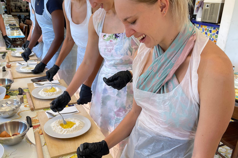 Naples: Pasta Cooking Class with Tiramisù and a Drink