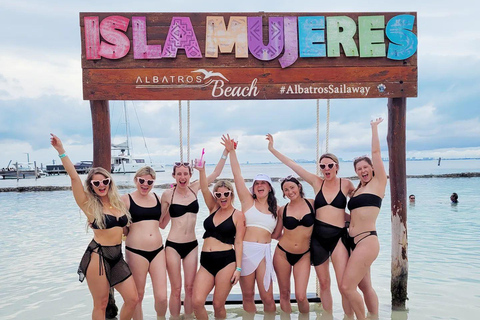 Cancun : Catamaran réservé aux adultes ! Fête au Beach Club de Isla Mujeres