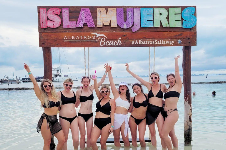 Cancun : Catamaran réservé aux adultes ! Fête au Beach Club de Isla Mujeres