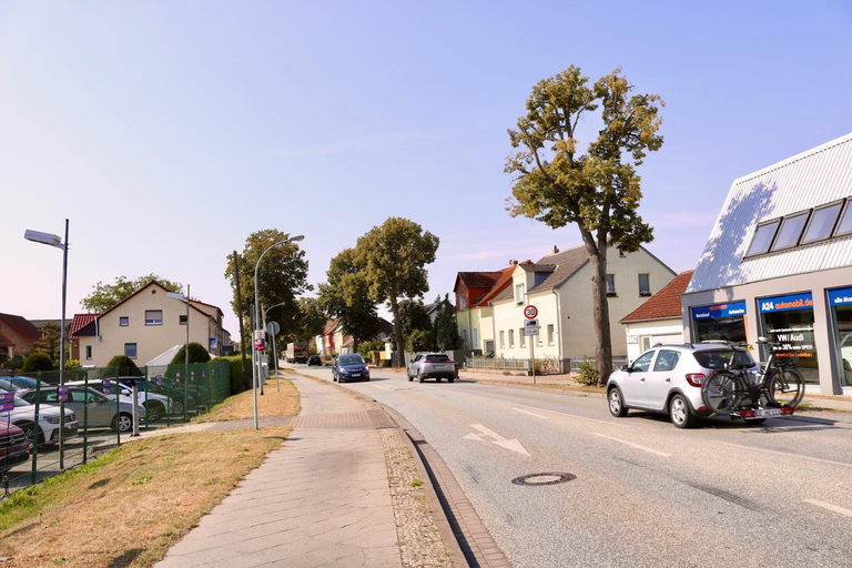 Berlin: Historical Tour along the Death March Path with Car