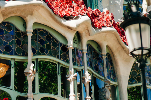Secret Barcelona : Guided Walking Tour & Photo Spots Secret Barcelona Tour : Stories & Instagram Photo Spots