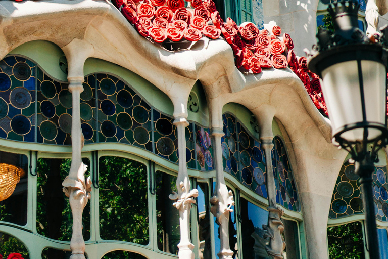 Secret Barcelona : Guided Walking Tour & Photo Spots Secret Barcelona Tour : Stories & Instagram Photo Spots