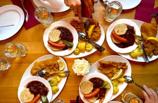 Wien: Foodtour mit über 5 Stationen, Lebensmittelverkostung & Geheimtipp-Gericht