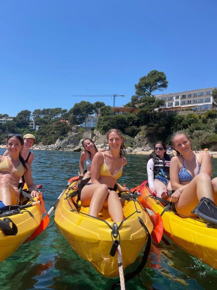 Desde Barcelona: excursión en kayak y snorkel por la Costa Brava con picnic