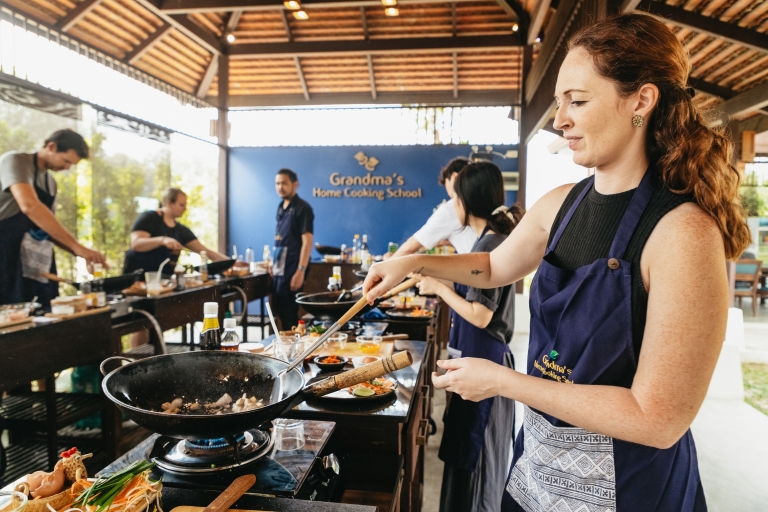 Chiang Mai: Autentyczna tajska lekcja gotowania i wizyta w gospodarstwieKurs półdniowy: poranna sesja