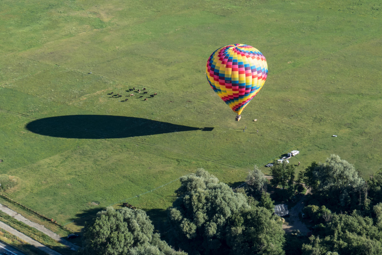 Aosta: Hot-air balloon flight with splendid view of the AlpsAosta: Group hot-air balloon flight with splendid view of the Alps