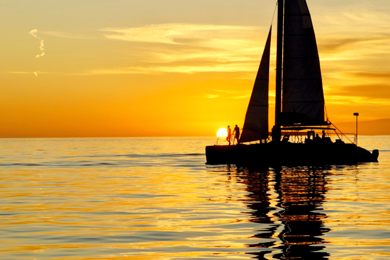 Vela al atardecer + Búsqueda de delfines