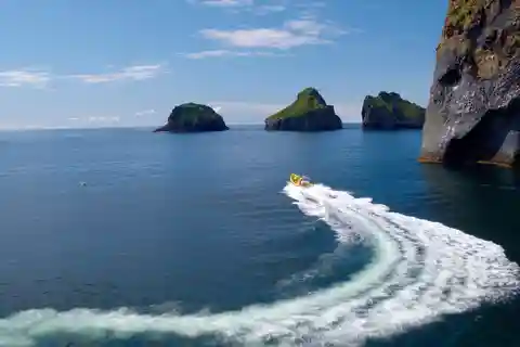 Vestmannaeyjar: One Hour Small Islands Trip