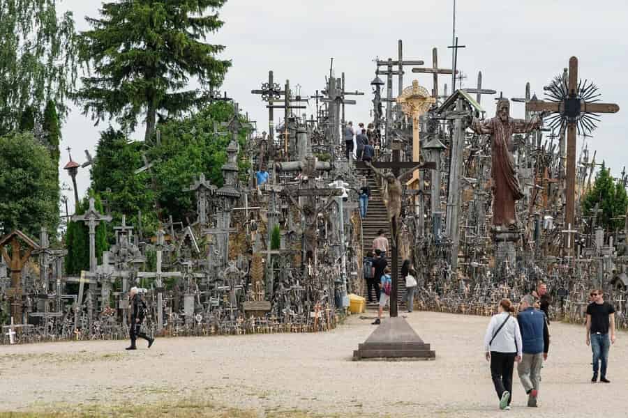 Ab Riga: Berg der Kreuze und Jelgava + Verkostung von Schwarzem Balsam. Foto: GetYourGuide