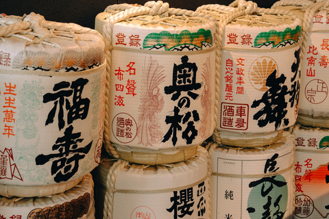 Degustación ilimitada de sake con degustación de sushi Omakase en TokioCata ilimitada de sake con 10 piezas de sushi omakase en Tokio