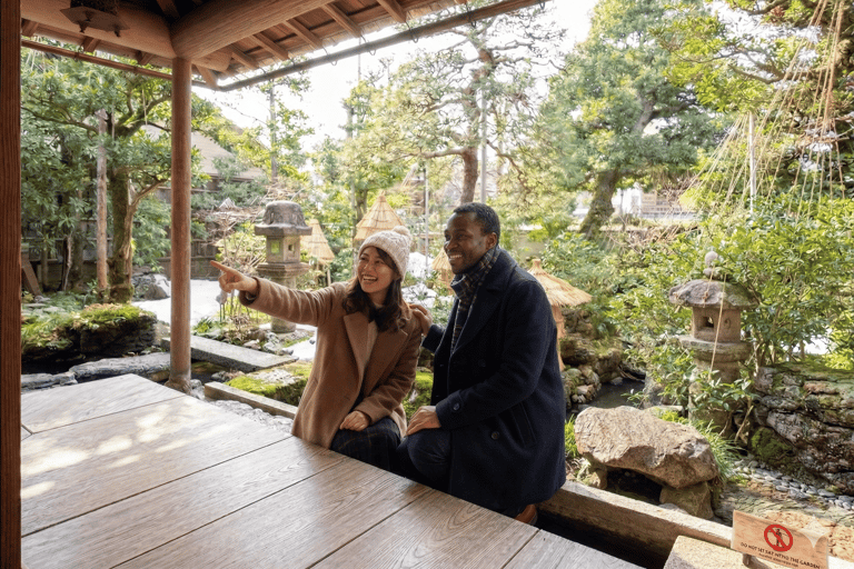 Kanazawa: Private 4-Hour Tour-Geisha, Castle & Secret Shrine