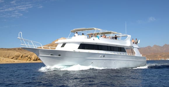 From Sharm: Ras Mohammed Cruise with Island Visit and Lunch