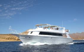 Sharm El Sheikh: Yacht Day Trip with Swim Stops and Lunch