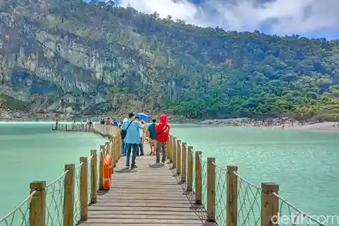 From Jakarta : White Crater , Pinisi Lake , Tea Plantation