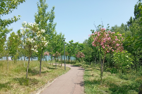 Tirana Bike Tour with Local Guide in English or Czech