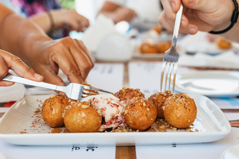 Fira : Visite guidée à pied pour les gourmets avec dégustations