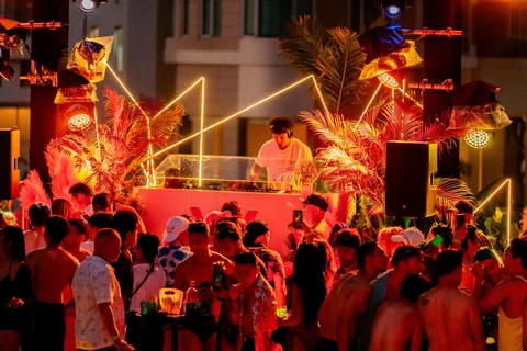 Bangkok: Sunset Splash Pool Party at W Bangkok