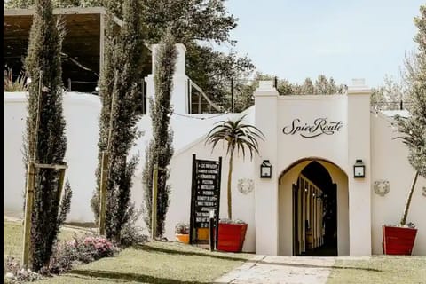 Cape Town: Spice Route,Crocodiles,Babylonstoren and Alpacas
