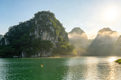 From Guangzhou: Zhaoqing Culture Trip with Lunch & Boat Ride