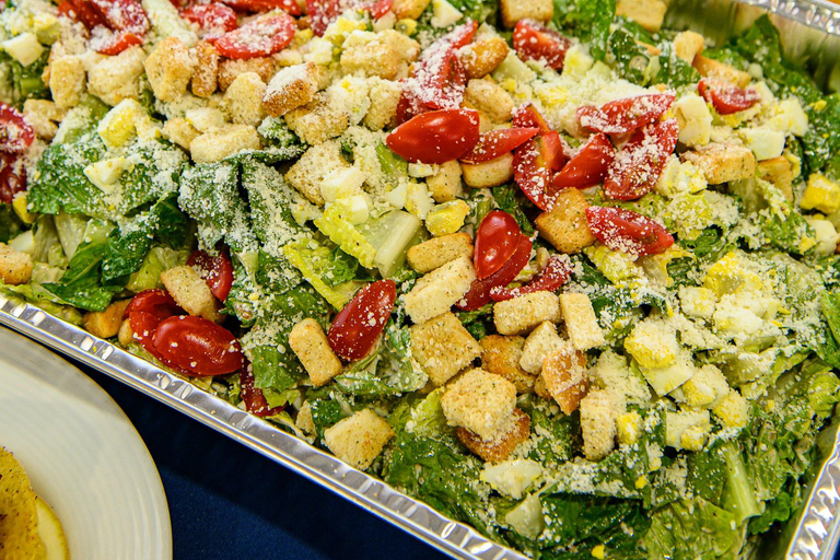 رحلة بحرية عند غروب الشمس في مدينة نيويورك مع دي جي وأفق المدينة وتمثال الحريةرحلة بحرية مع موسيقى 