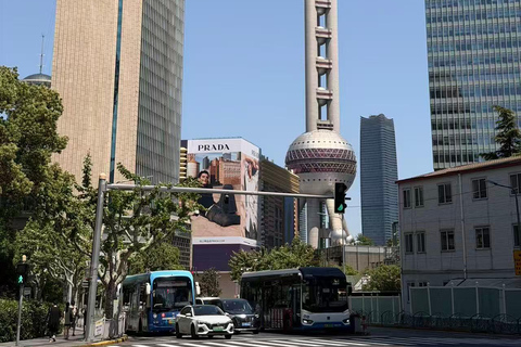 Shanghai: Lujiazui Local Lunch with a Bilingual Guide