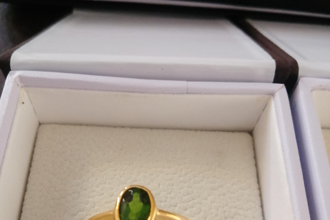 Unawatuna: Traditional Jewelry Making & Gemstone Workshop