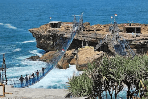 Yogyakarta: Explora la cueva de Pindul, el río Oyo y la playa de Timang