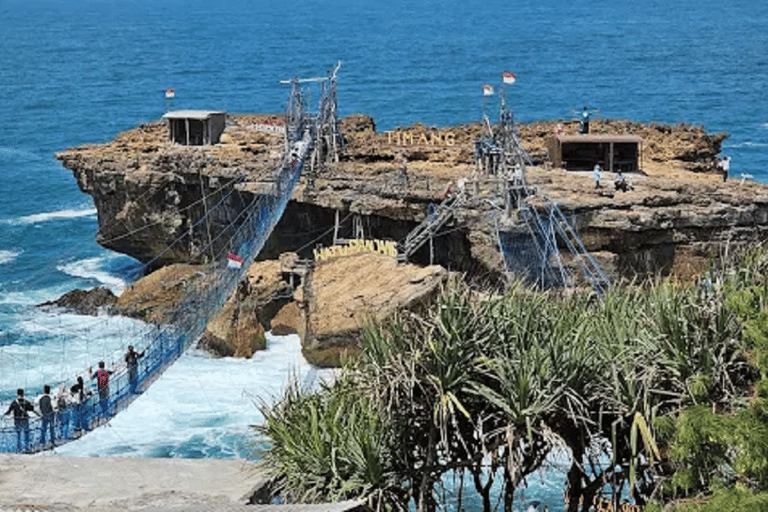 Yogyakarta: Explora la cueva de Pindul, el río Oyo y la playa de Timang