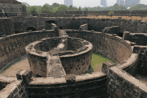 MANILLE : PROMENADE HISTORIQUE EN KALESA À INTRAMUROSVISITE DE KALESA UNIQUEMENT