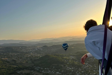 Provence: Hot air balloon flight at sunrise over Forcalquier Provence: Sunrise Hot Air Balloon Flight Over Forcalquier
