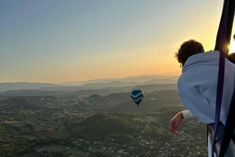 Provence: Hot air balloon flight at sunrise over Forcalquier Provence: Sunrise Hot Air Balloon Flight Over Forcalquier