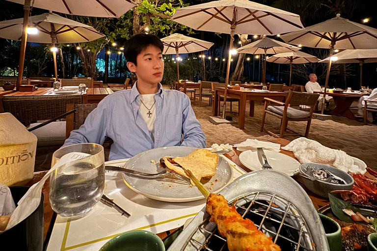 Shanghai Sunset Walk: Historic Bund to Cyberpunk Skyline Private VIP Tour (English & French)