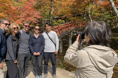 Kanazawa: Kenrokuen Autumn Colors & Castle Walk Early Bird 20% Off – Limited Autumn Offer