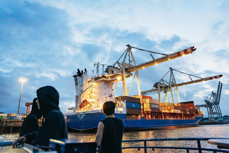 Hamburger Hafen: City Lights Barge Cruise am Abend