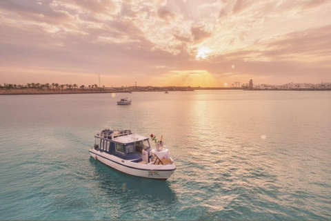 Muscat: Almouj Marina Magical Sunset Boat Cruise Experience