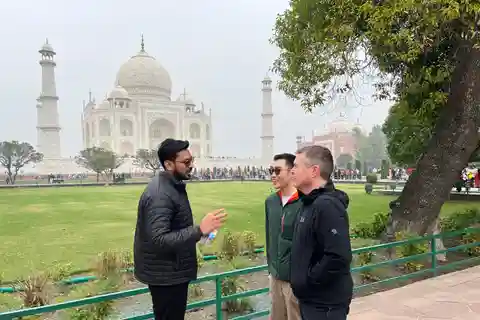 From Delhi: Taj Mahal & Agra Fort Day Tour with 5* Lunch