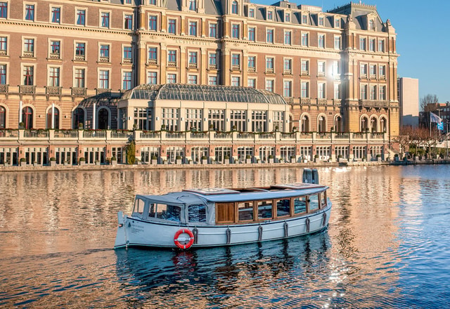 Amsterdam: 2h Canal Cruise incl.Dutch Snacks & Drinks Option