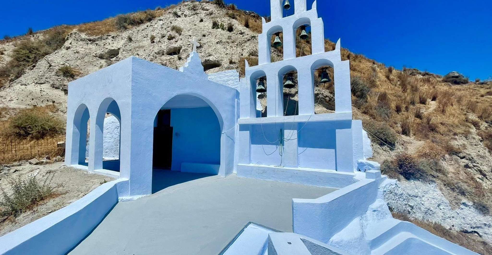 Tour of Santorini with a local - Housity