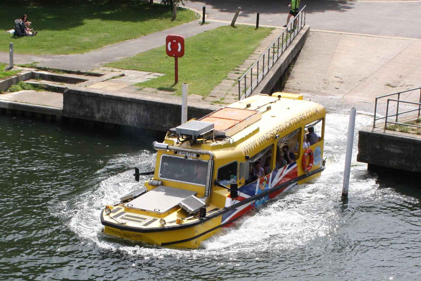 Windsor : visite touristique en bus amphibie sur terre et sur l’eau