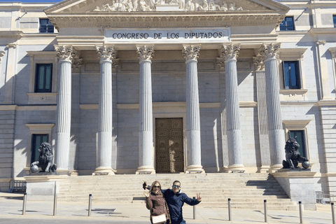 Madrid: Private Tuk Tuk Tour with Expert Guide and Panoramic Views The Classics Tour ~ Discover Madrid in 60 minutes from your STARTING POINT!