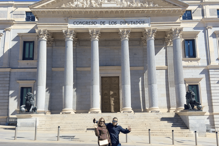 Madrid: Private Tuk Tuk Tour with Expert Guide and Panoramic Views The Classics Tour ~ Discover Madrid in 60 minutes from your STARTING POINT!