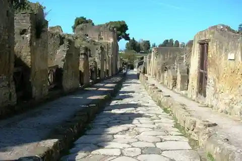 ERCOLANO ET VESUVIUS : CIRCUIT DE PRESTIGE AU DÉPART DE NAPLES