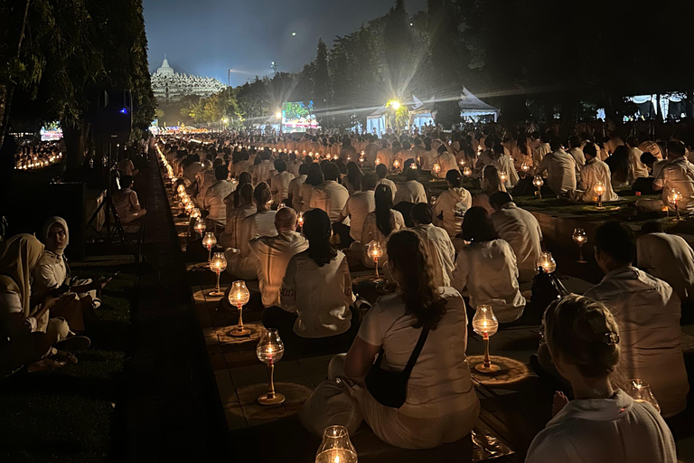 Open Tour & Private Tour Borobudur Vesak Lantern Festival OPEN TRIP Borobudur Vesak Lantern Festival